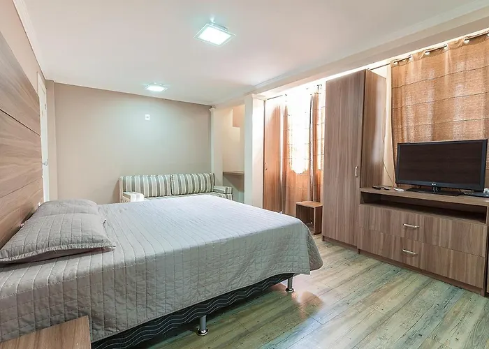 Gonçalves- Próximo A Santa Casa De 2* Porto Alegre