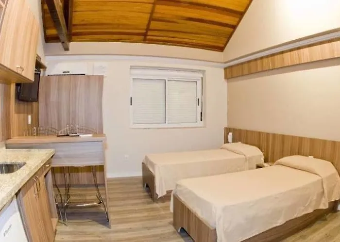 Gonçalves- Próximo A Santa Casa De 2* Porto Alegre