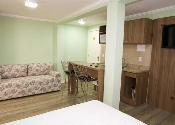 Gonçalves- Próximo A Santa Casa De 2* Porto Alegre
